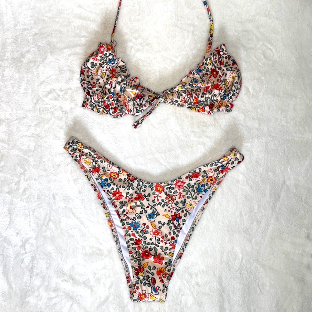 Floral print bikini. Size medium.
